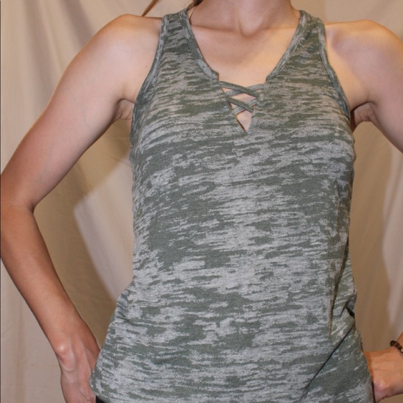 Women’s Green Alternative Apparel Tank Top Size S. Can be styled multiple ways - Picture 3 of 8